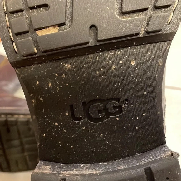 Ugg black leather woman’s boots - Picture 9 of 16